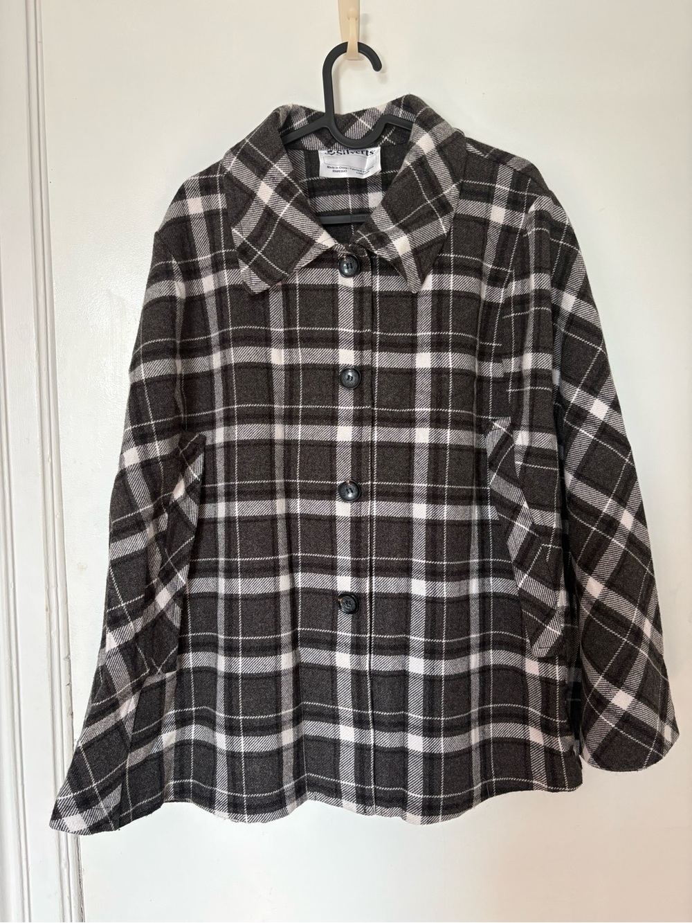 Women’s Silverts plaid cape (one size)
